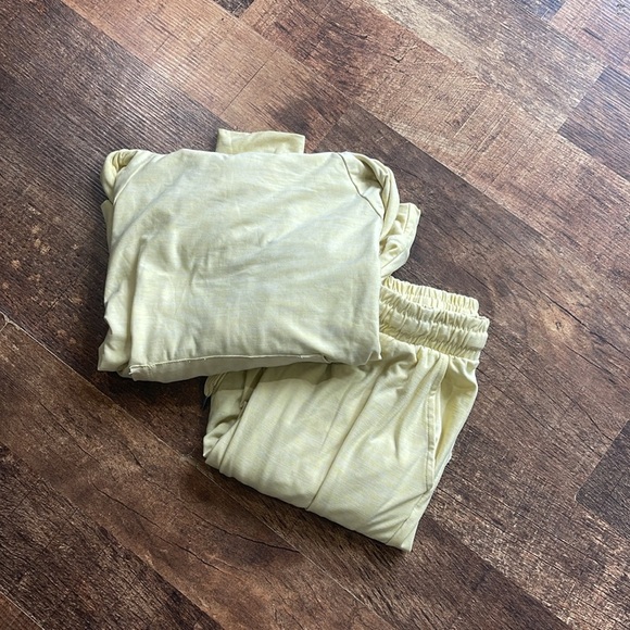 Two piece yellow lounge athletic set - Picture 1 of 6